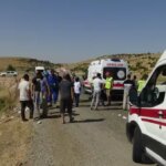 Batmanda minibus ile otomobil carpisti cok sayida yarali var rSiODQSy.jpg