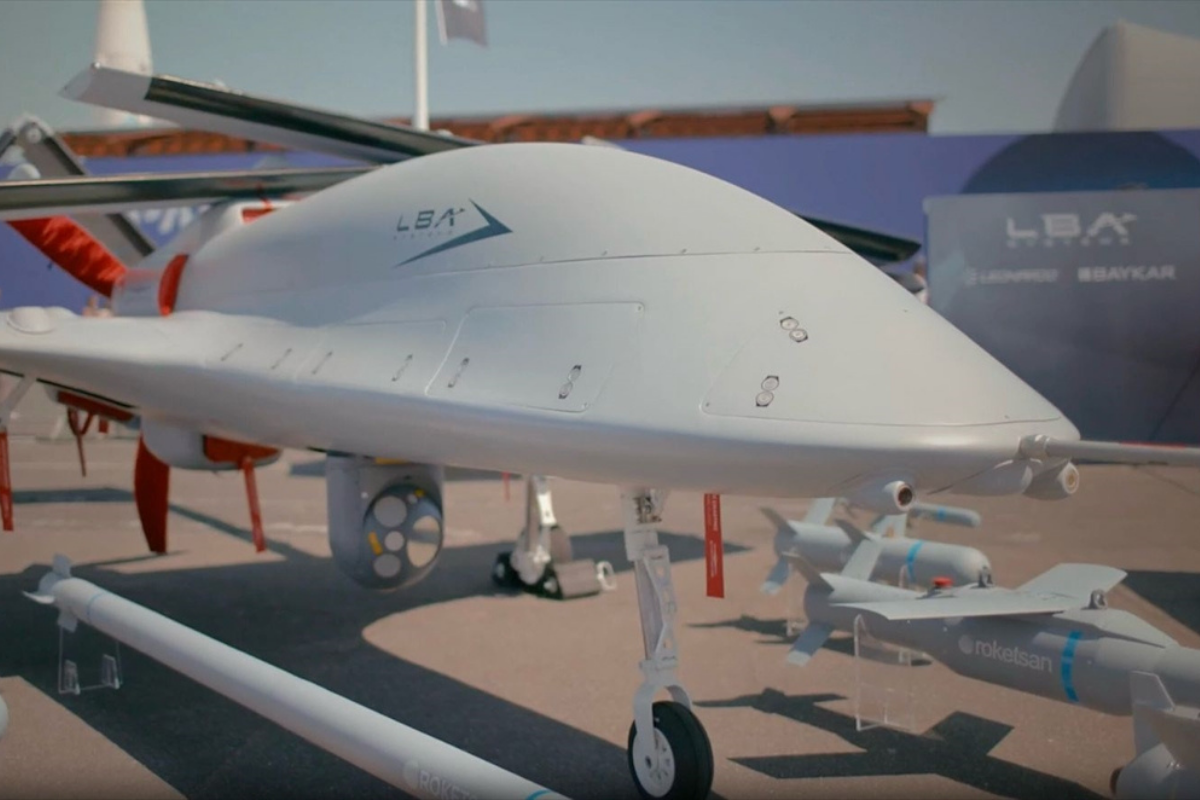 Baykar ve leonardo insanli ve insansiz savas ucaklarinin birlikte gorev yaptigi arastirmayi farnborough airshowda QHFsnaIN.png