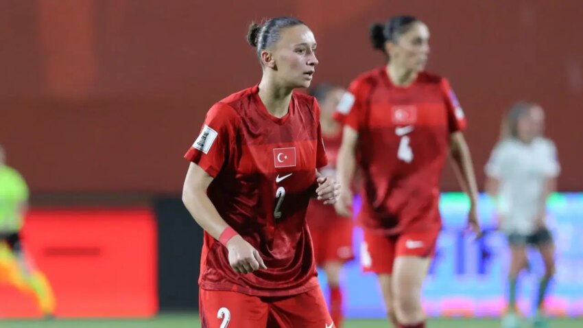 Besiktas meryem kucukbirinciyi kadrosuna katti AWFDTL8c.jpg