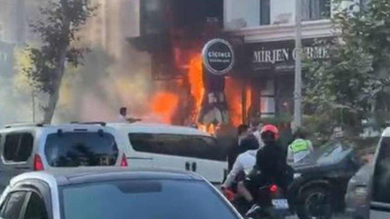 Beylikdüzü’nde iş yeri alevlere teslim oldu