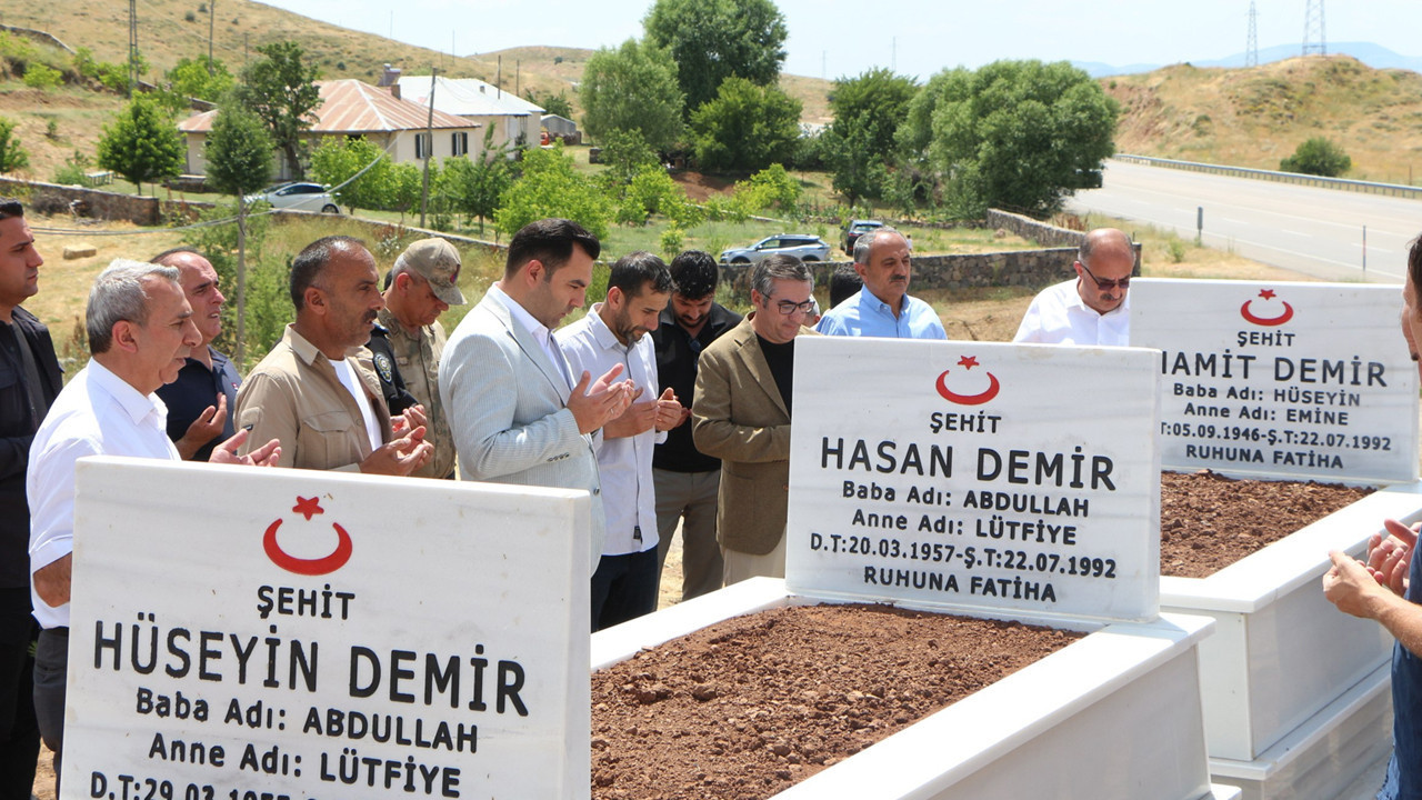 Bingöl’de teröristlerin öldürdüğü 3 kardeş mezarı başında anıldı