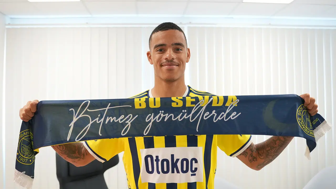 Binlerce taraftar karsiladi fenerbahcenin yeni transferi mason greenwood istanbula geldi 3vqzNApH.jpg