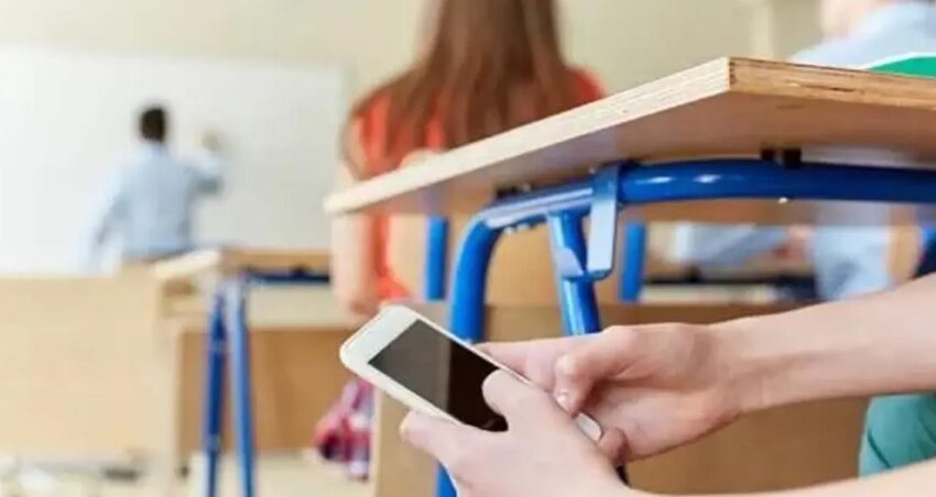 Bir ulkede daha okullarda telefon yasagi QbVzRqKz.jpg