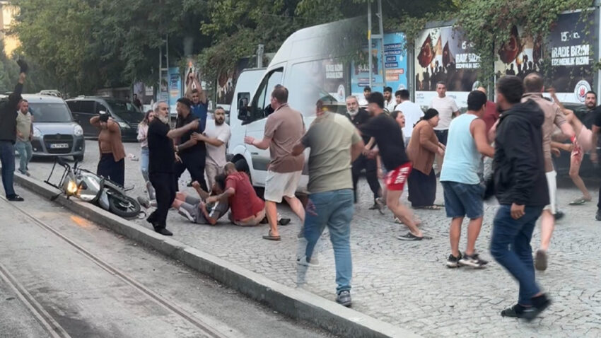 Bir yol verme kavgasindan 86 suc kaydi cikti iki arac dolusu suclu trafikte karsilasti uyEZOTek.jpg