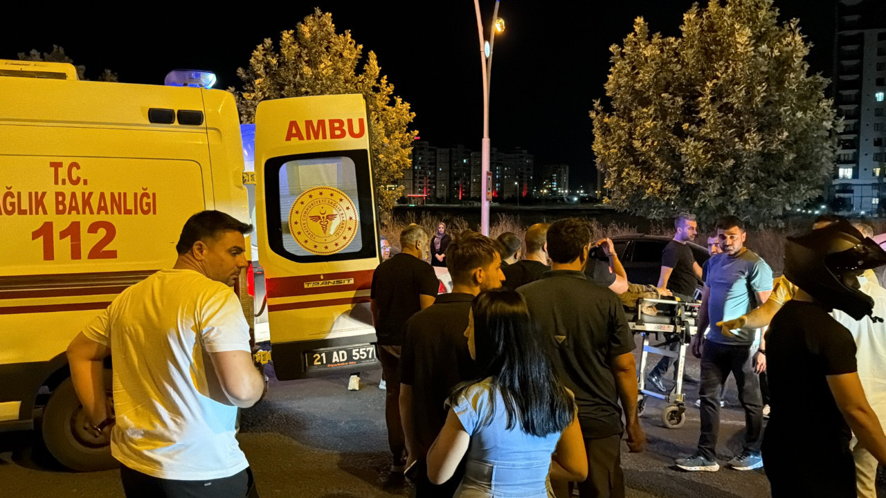 Bisikletiyle yolun karsisina gecerken taksinin carptigi kadin yaralandi pgODeS6K.jpg