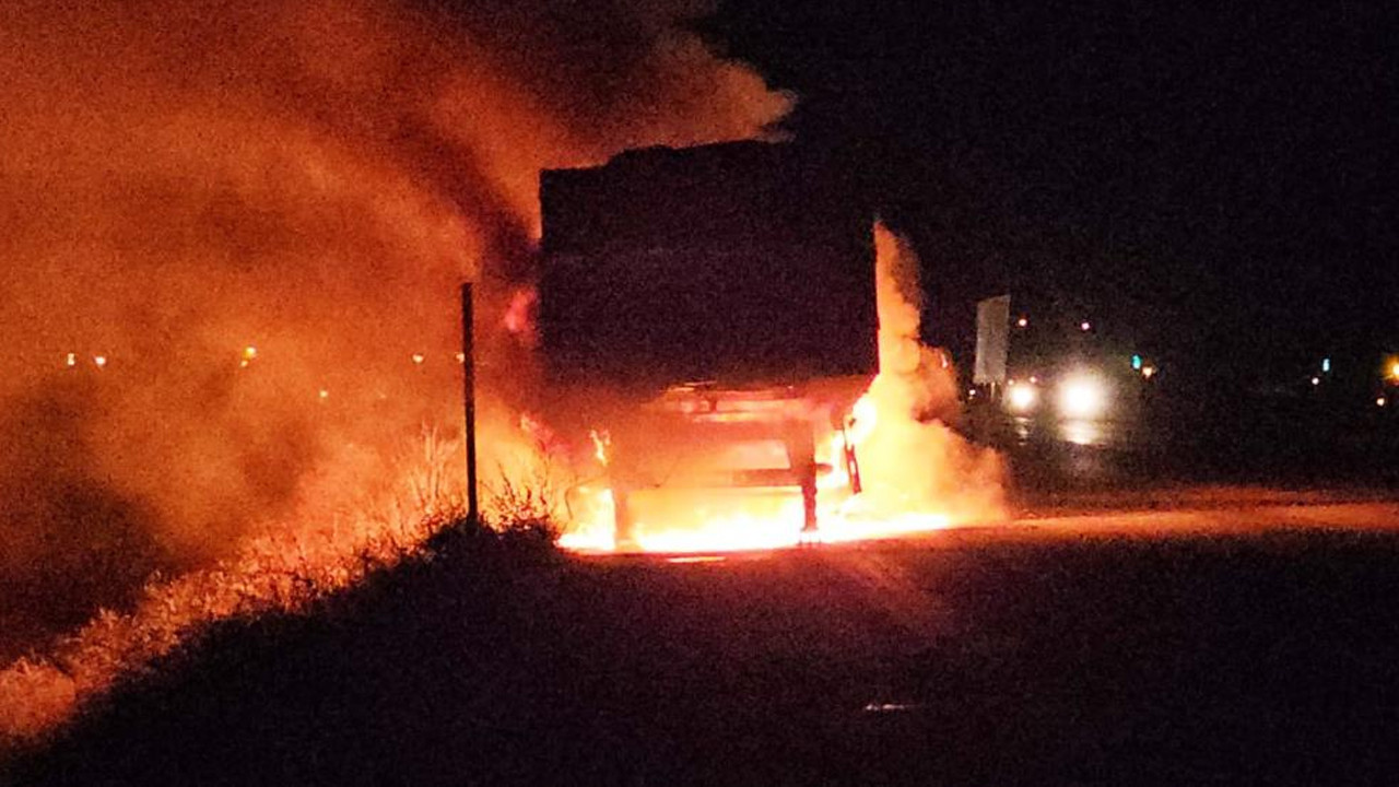 Bitlis Adilcevaz’da bulgur yüklü tırda yangın çıktı