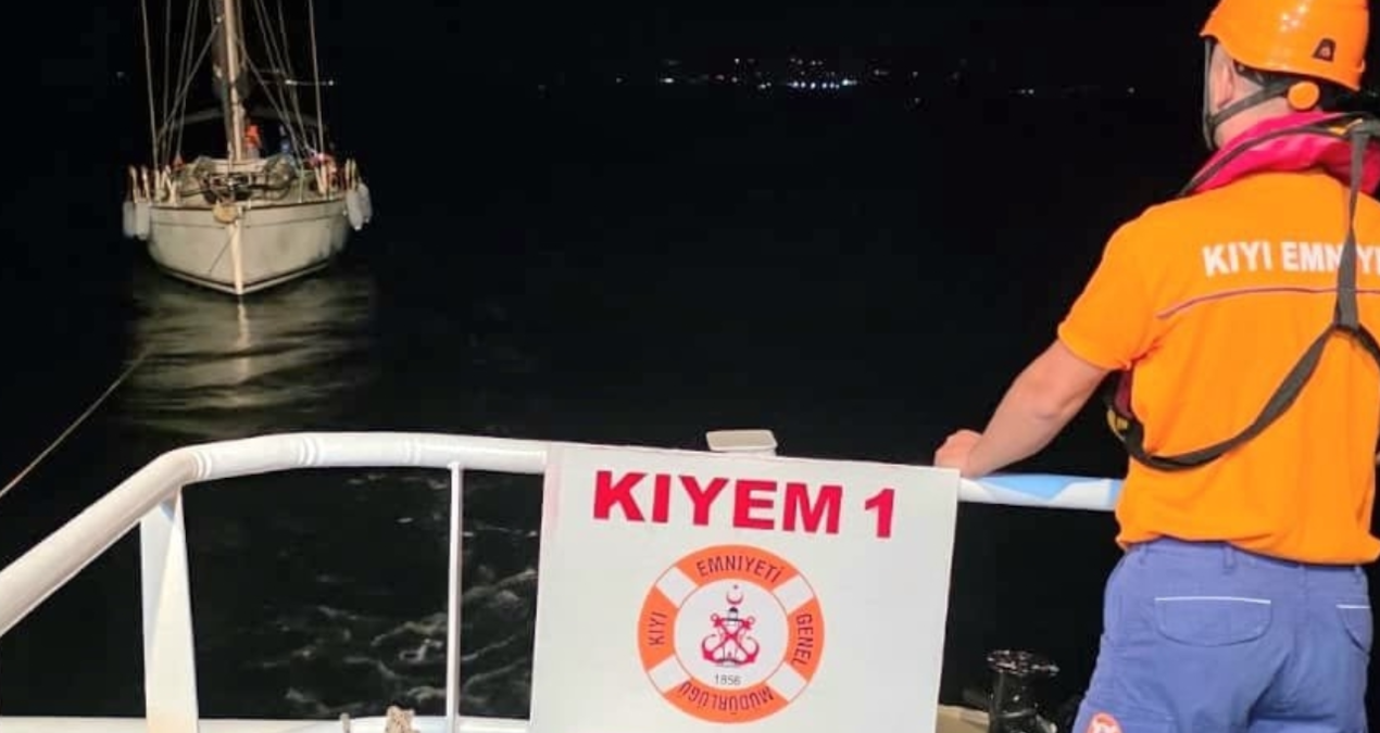 Bozcaada açıklarında makinesi arızalanan tekne kurtarıldı