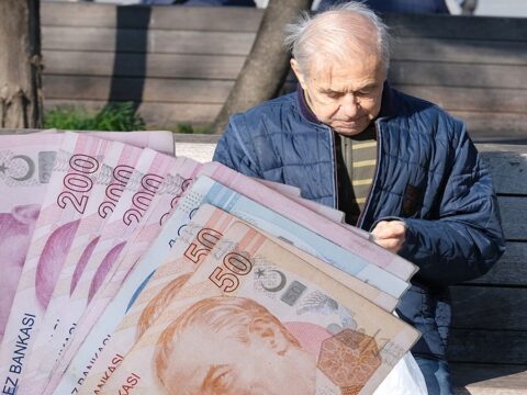 Bu durumda olan emeklilerin maasi kesilecek iFmi3Yy4.jpg