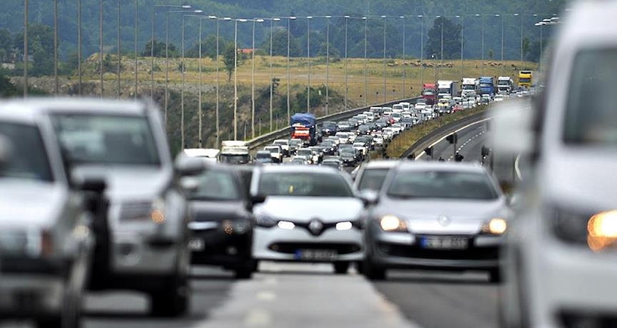 Bu trafik levhasını görüp şerit değiştirmeyen yandı: Cezası var