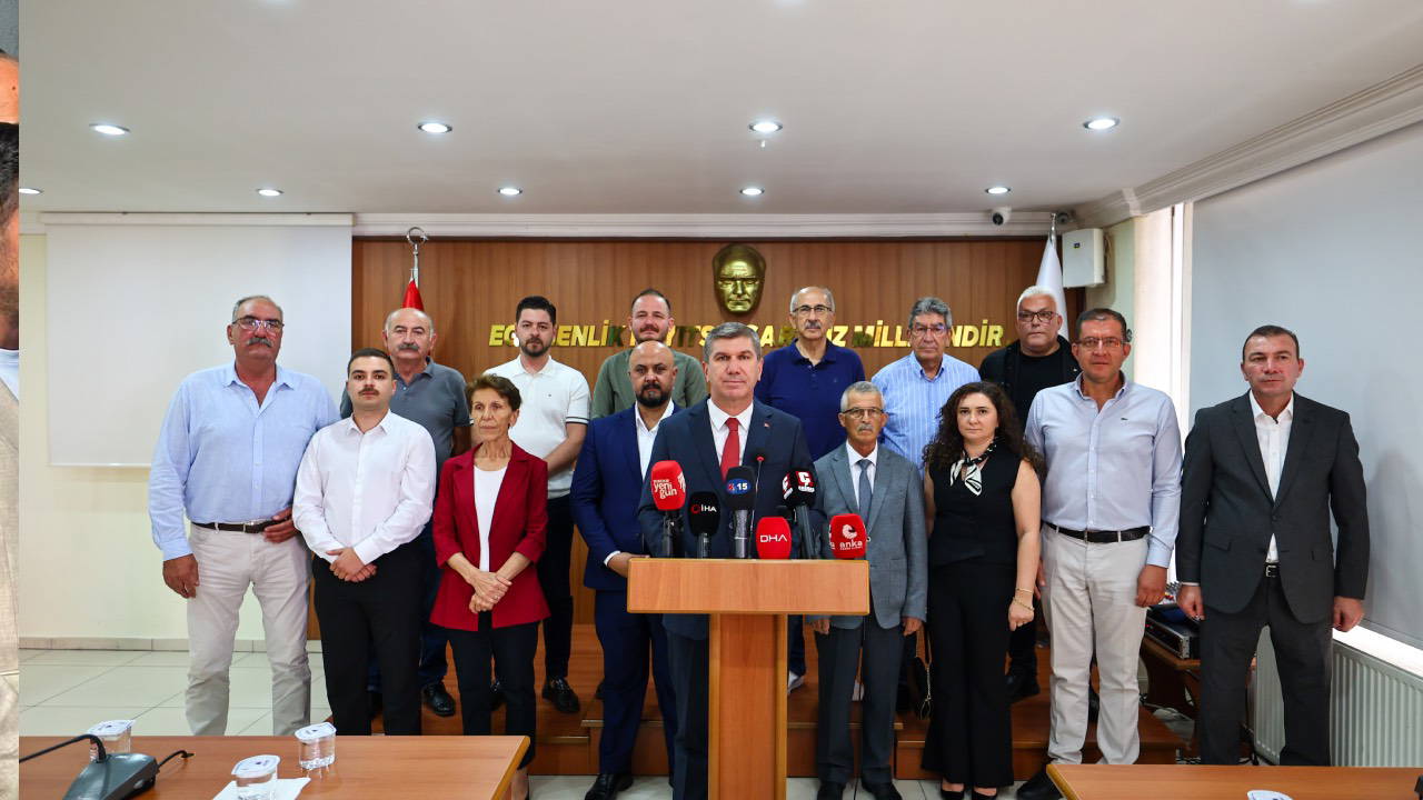 Burdur Belediye Başkanı Ercengiz CHP’den istifasını ve YENİ Parti’ye geçtiğini bildirdi