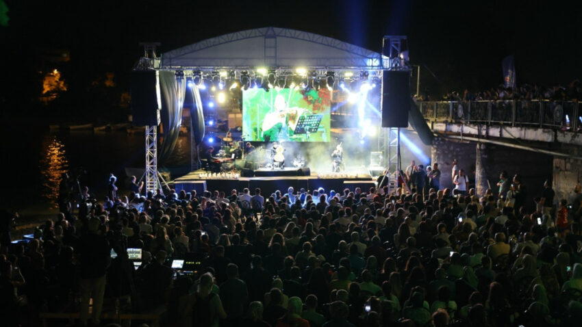 Bursa festivalinde bagjan oktyabr ruzgari SNiAFhDv.jpg
