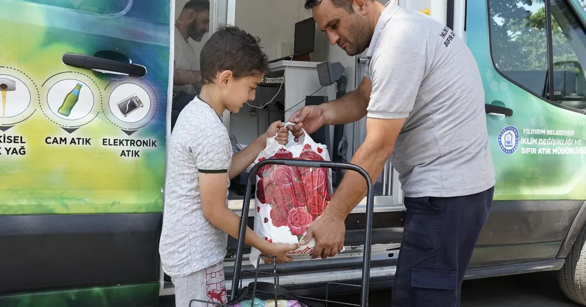 Bursa Yıldırım’da atıklar nakite dönüşüyor