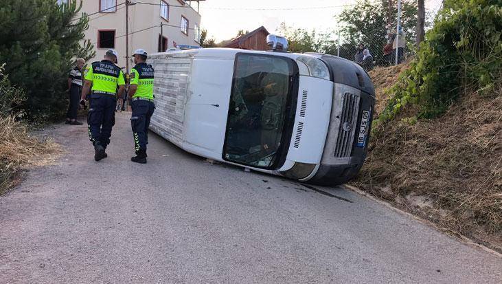 Bursada feci kaza tarim iscilerini tasiyan minibus devrildi cok sayida yarali var PFnmcaEw.jpg