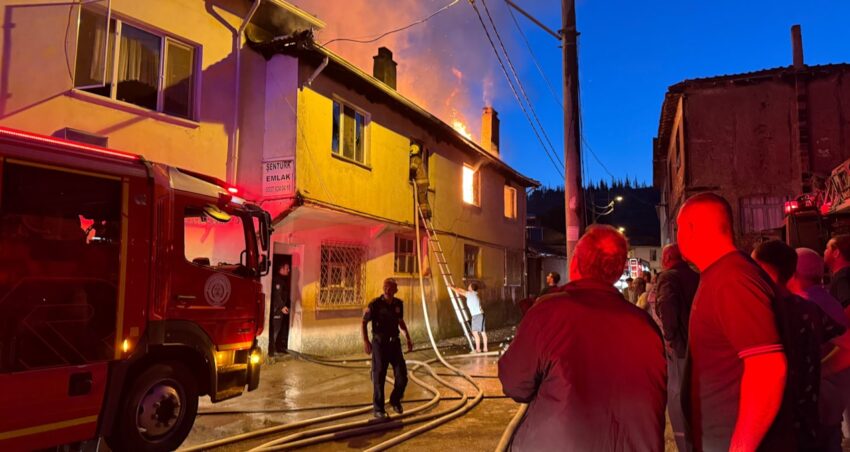 Bursada gece yarisi yangin faciasi cansiz bedeni bulundu kfc5CRw5.jpg