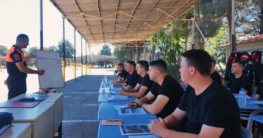 Bursada jandarma personeline ileri motosiklet surus egitimi tamamlandi Kt9Y3qJT.webp