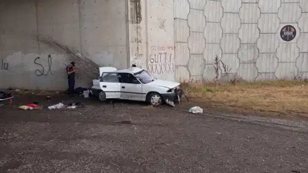Bursada korkunc kaza otomobil kopru altindaki beton duvara carpti 3 olu 2 yarali md2FNKlN.jpg