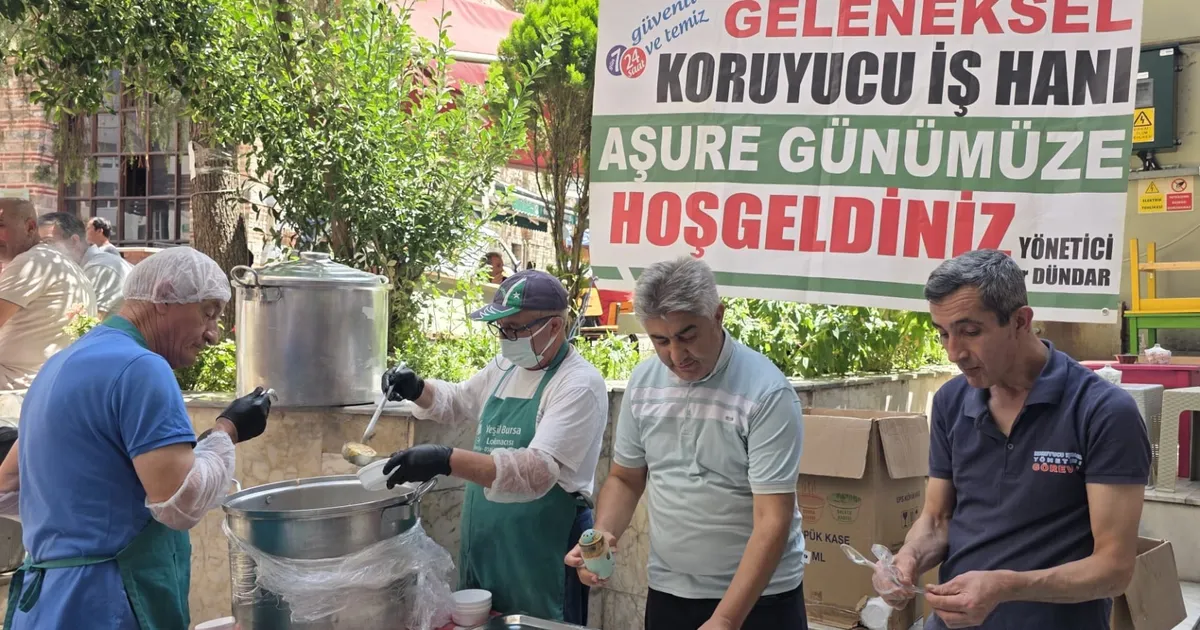 Bursa’da tarihi Koruyucu İşhanı’nda dev aşure buluşması