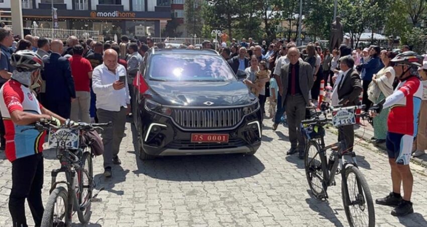 Butlanci chpli sikayet etmisti taytli valiyi bisikletliler ugurladi IGjjKkuA.jpg