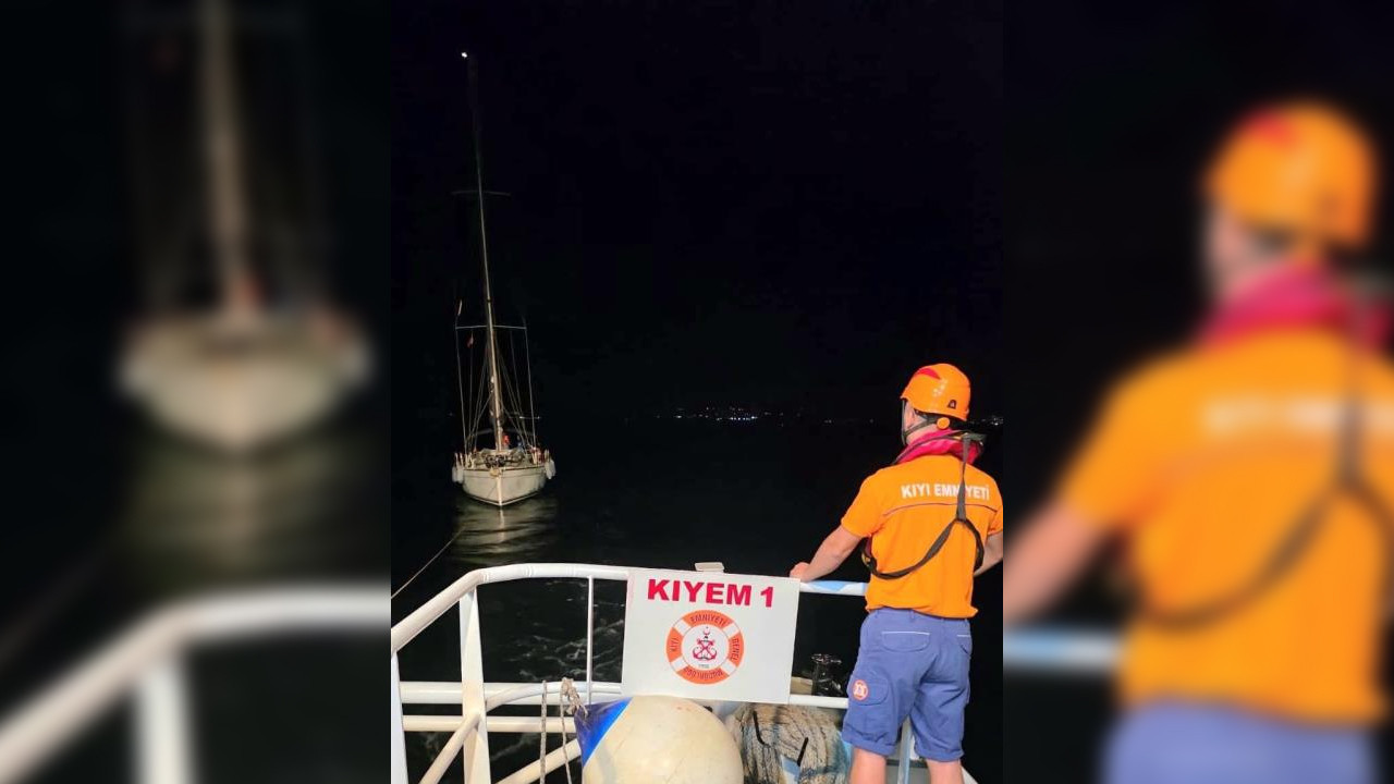 Çanakkale açıklarında sürüklenen teknedeki 2 kişi ekiplerce kurtarıldı