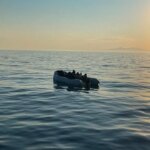 Cesmede operasyon hareketli lastik bottaki 20 duzensiz gocmen yakalandi PTUpdaGu.jpg