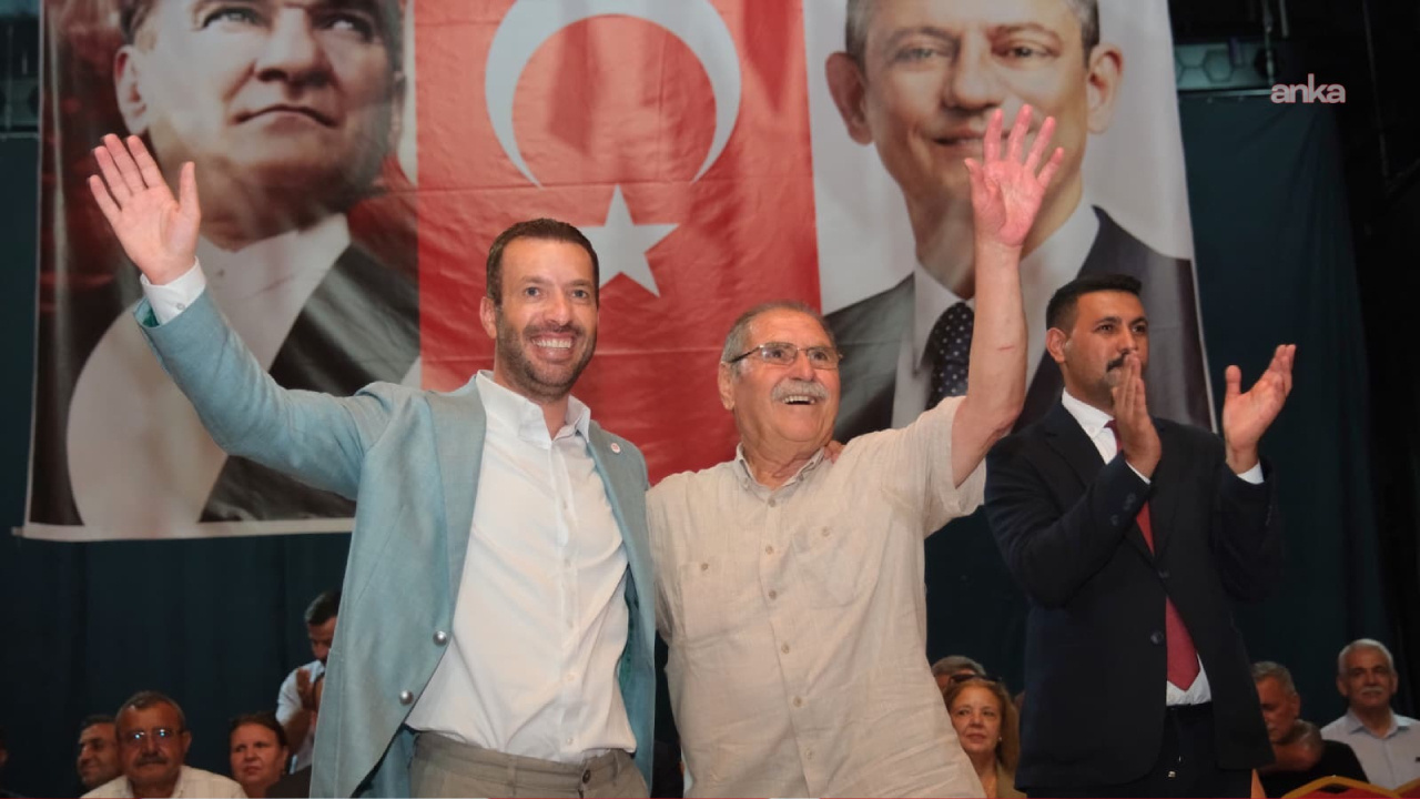 Ceyhan belediye baskani chpden istifa etti yeni parti rozeti takti X5xavzv7.jpg