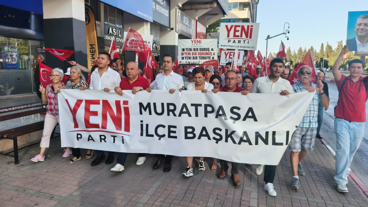 CHP Antalya’da istifa izdihamı: İl ve ilçe örgütleri Yeni Parti’ye yürüdü