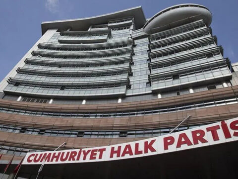 Chp istanbulda 7 ilce baskani ve yonetimini gorevden aldi G2YULXlx.jpg