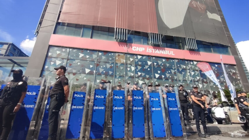 Chpde yeni parti istifalari istanbul il yonetimi ve 36 ilce baskani istifa etti aZInsG2M.jpg