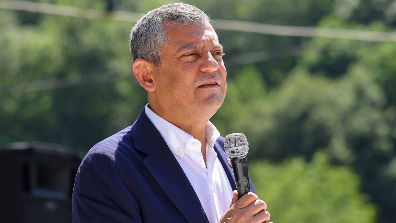 CHP’den istifa etmişti… Özgür Özel’den tarihi imza sonrası ilk paylaşım