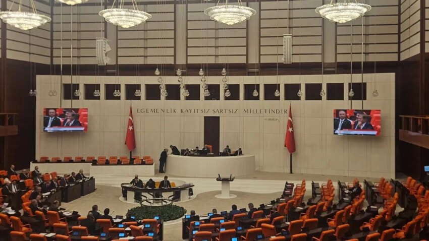 Chpli emirden akpli gule sert ahbap cikisi insanlar afad nerede diye feryat ederek olduler GQb2JrUz.jpg