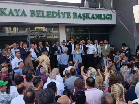 Chpli emirden cankaya belediyesi operasyonu uzerinden iktidara tepki bu kirli tezgahi planlayan saray iktidaridir JhPxhTMv.jpg