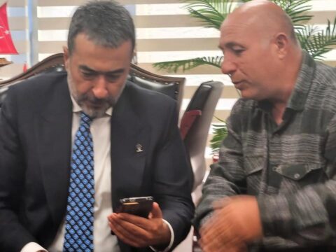 Chpli mansur yavas sel magduruna kapiyi kapatti ak parti sahip cikti pXHKm3me.jpg