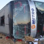 Cift katli yolcu otobusu devrildi cok sayida yarali var ySqz475C.jpg