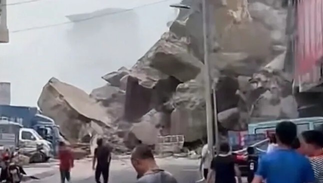 Cinde heyelan 8 kisi hayatini kaybetti kayip 34 kisi araniyor BUaqVqbM.jpg