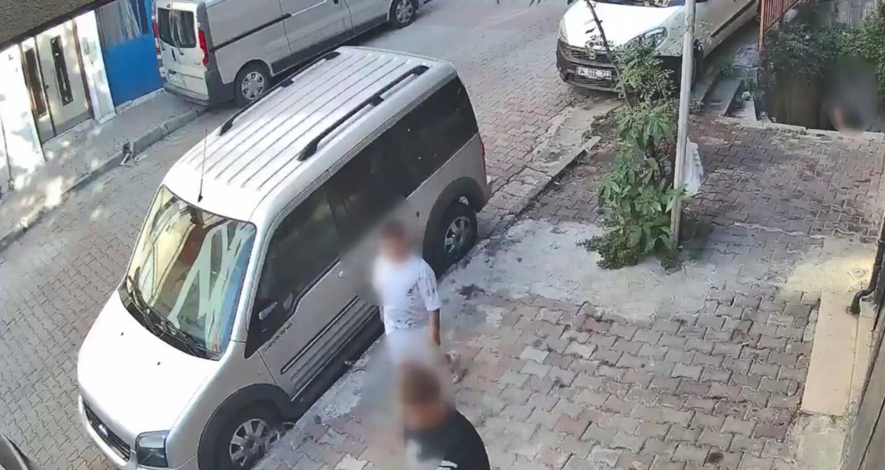 Cocuklar yakti mahalleli sondurdu koah hastasi kadin hastanelik oldu eNYJutNt.jpg