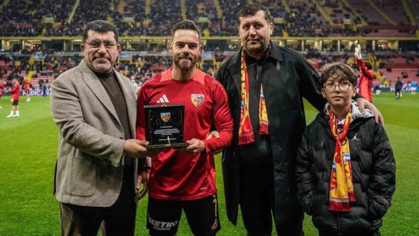 Corum fk ve genclerbirligi kayserisporun yildizi icin karsi karsiya SLlnGyCa.jpg