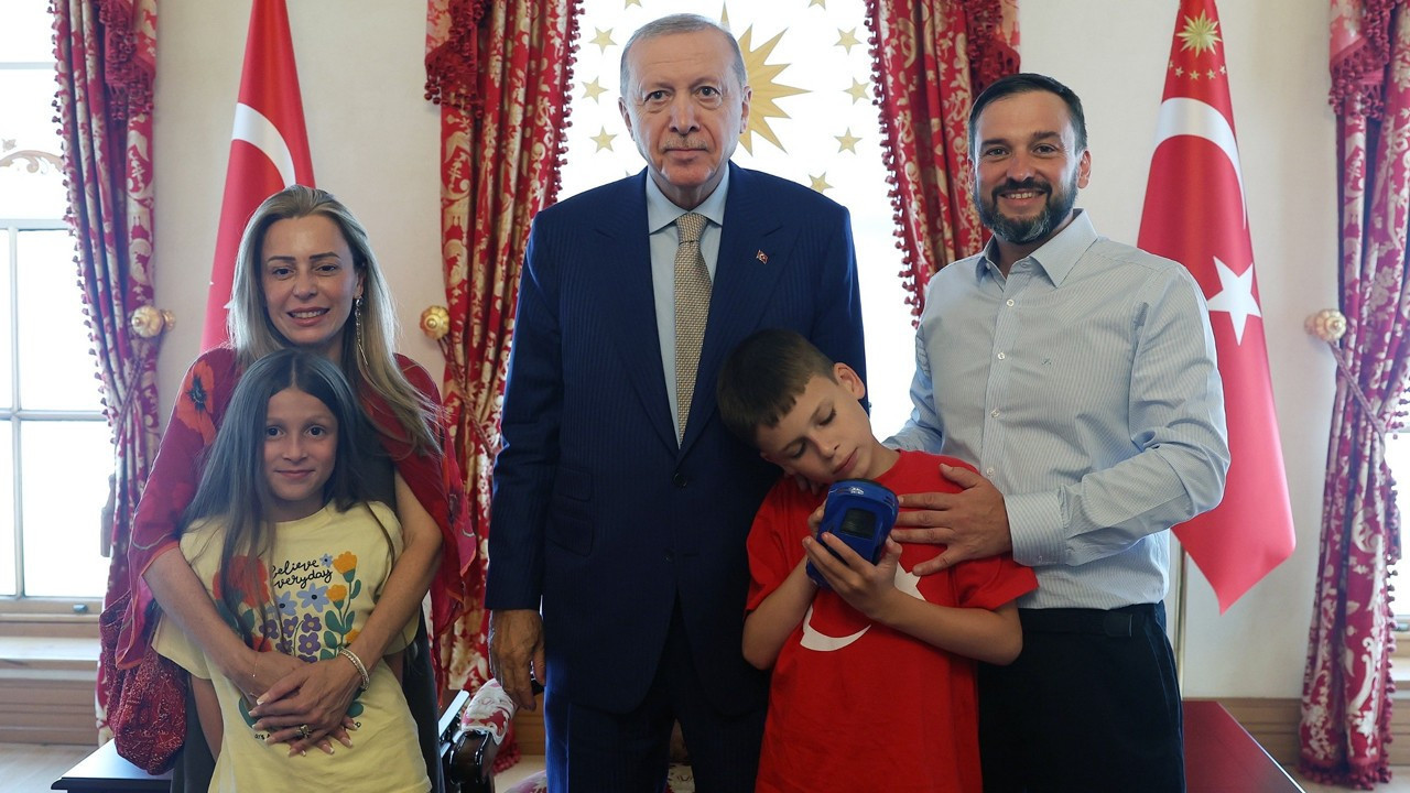 Cumhurbaşkanı Erdoğan, camilerde kek dağıtan Joshua Harris’i kabul etti