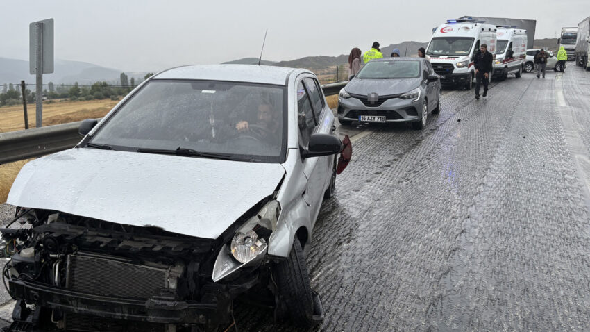 D 100 otoyolu savas alanina dondu birer kilometre arayla 3 ayri kaza PkJwMJVv.jpg