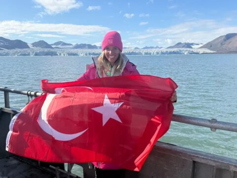 Deniz kayadelen kuzey kutbunda yuzen ilk turk oldu Oz2QuBg4.jpg