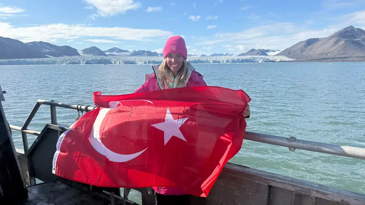 Deniz Kayadelen, Kuzey Kutbu’nda yüzen ilk Türk oldu