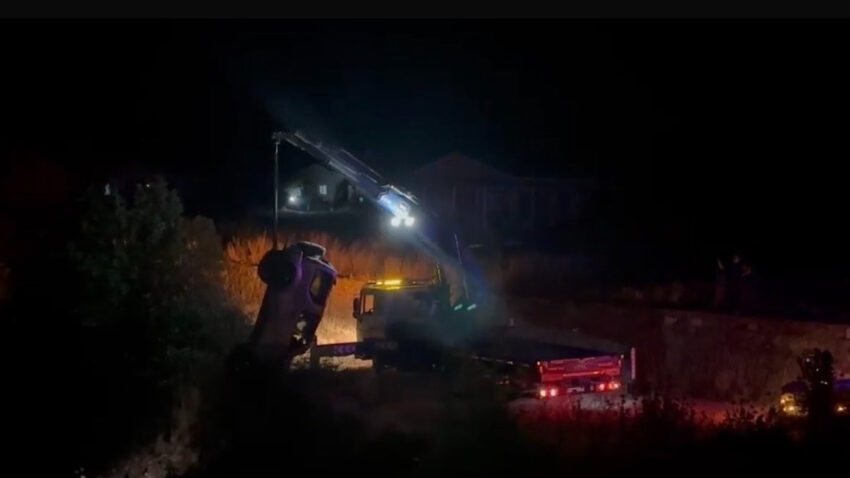 Dereye yuvarlanan cipin surucusu ve bir kuzu hayatini kaybetti 1ViQgaza.jpg