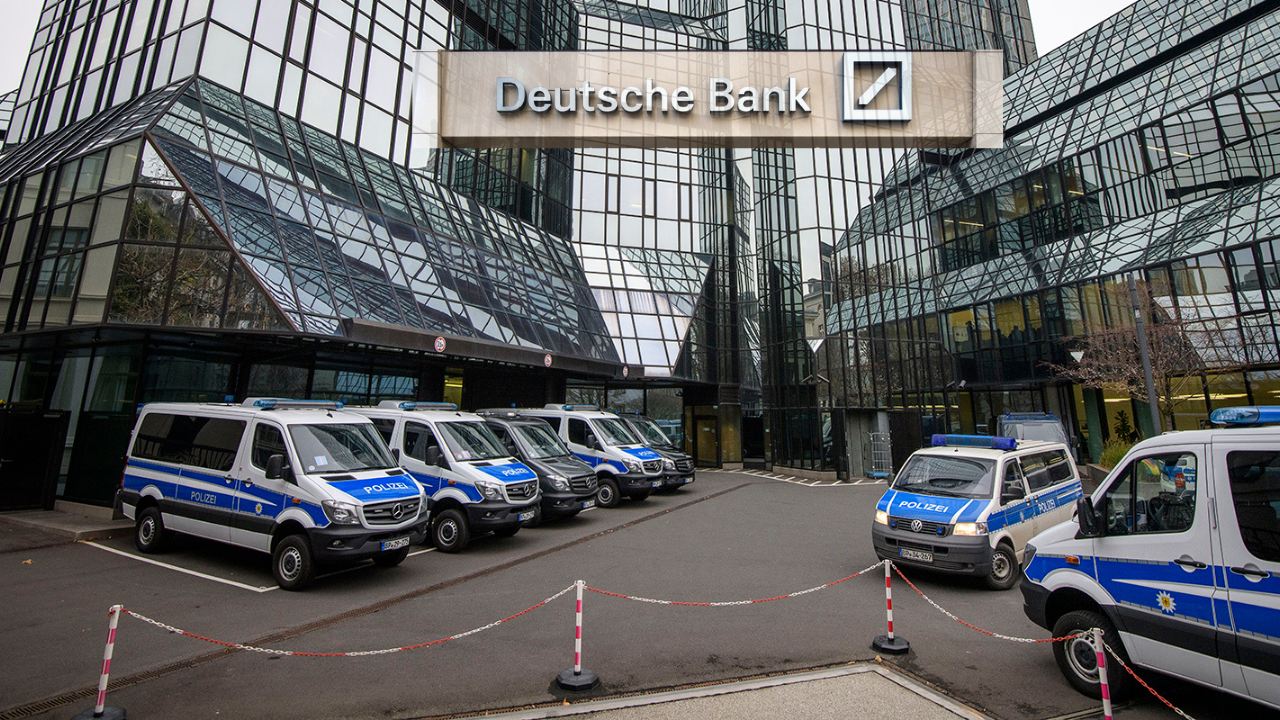 Deutsche Bank’a polis baskını!