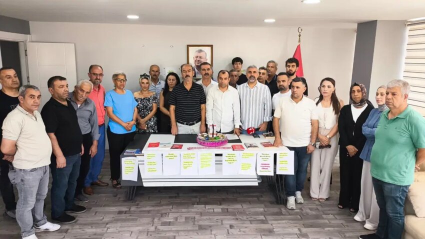 Diyarbakirda 685 kisi chpden istifa etti birer paket kina gonderiyoruz otursunlar eserlerine bakip kina 1DOelr8y.jpg