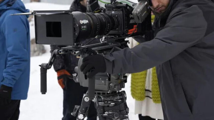 Dizi ve film setlerinde yeni meslek ortaya cikti yakinlasma sahneleri icin onlar gorev alacak qbl1C9Rx.jpg