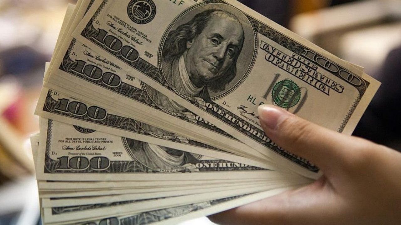 Döviz piyasasında fırtına: Dolar rekor üstüne rekor kırıyor