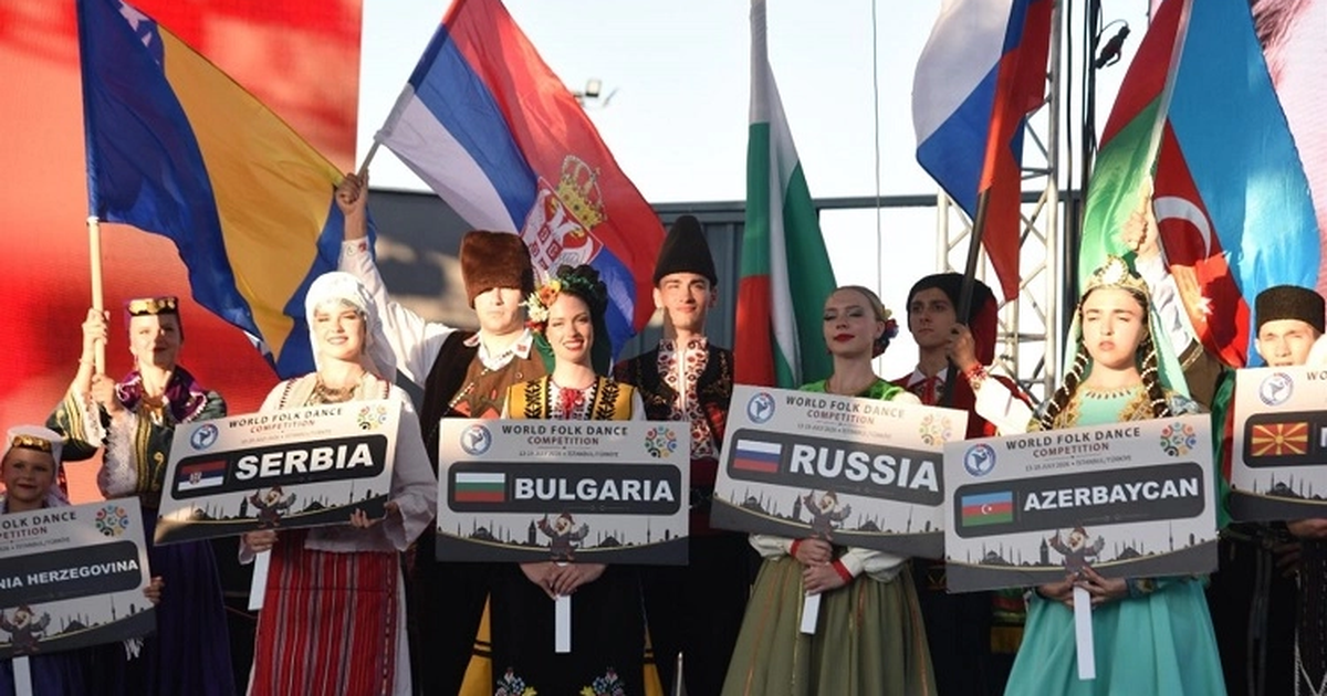 Dünya dansları Balıkesir sahnesinde
