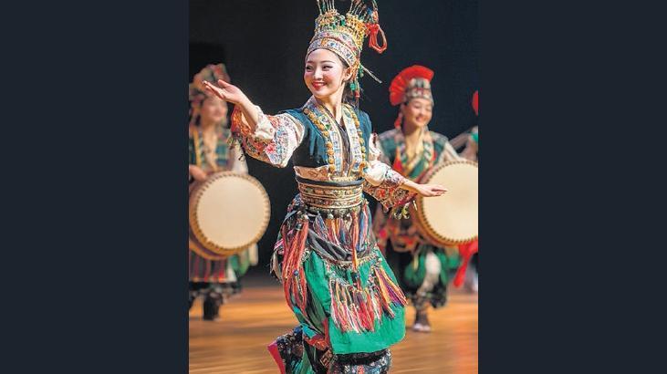 Dunya halk danslari bulusmasi ENdOs7tr.jpg