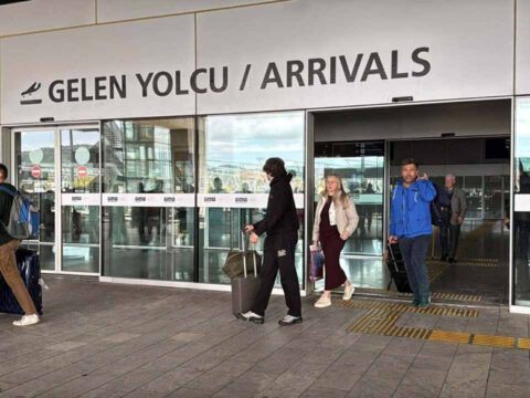 Dunyaca unlu ilceye 350 binden fazla turist akin etti Bx7fBBBy.jpg