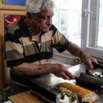 Dunyanin dort bir yanindan bu tost icin adanaya geliyorlar 50 yildir ayni utuyle yapiyor jCIk4IVq.jpg