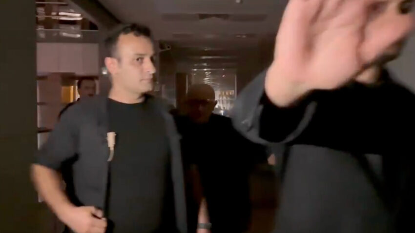 Durusma sonrasi aziz ihsan aktasa etten duvar isiklar kapandi goruntu vermeden ayrildi zSNJtKAZ.jpg